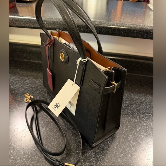 Tory Burch: Robinson Small Satchel - Picture 6 of 11